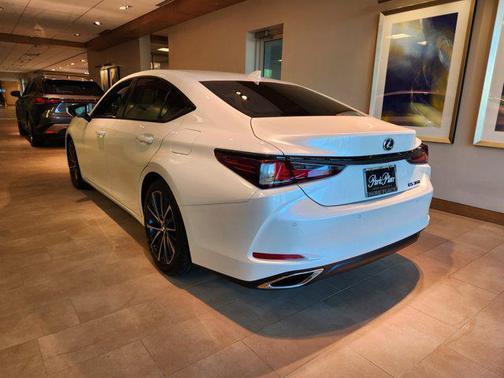 2025 Lexus ES 350 Base