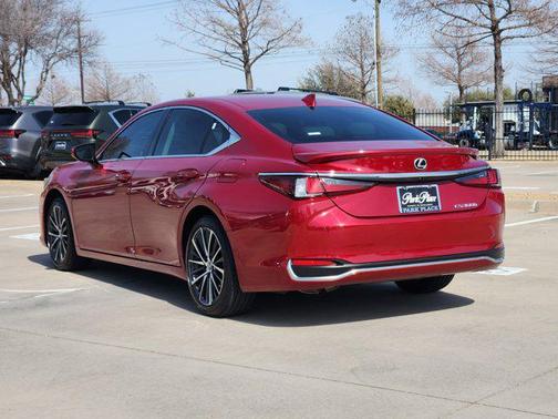 2025 Lexus ES 300h Base