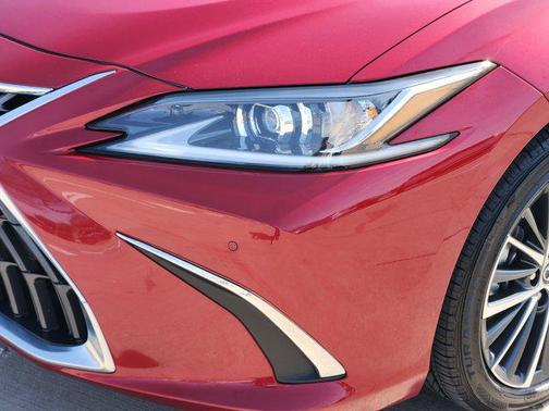 2025 Lexus ES 300h Base