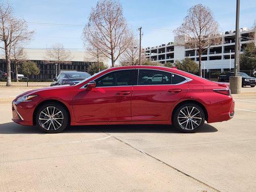 2025 Lexus ES 300h Base