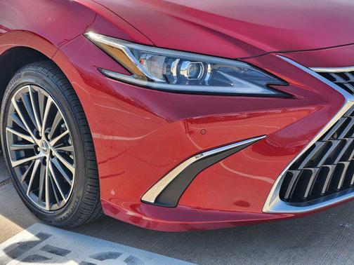 2025 Lexus ES 300h Base