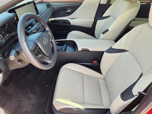 2025 Lexus ES 300h Premium