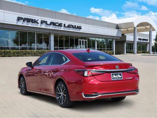 2025 Lexus ES 300h Base