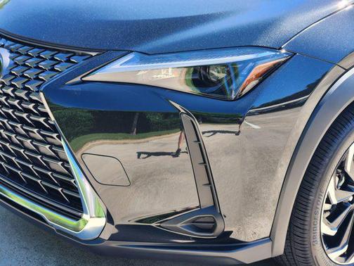 2025 Lexus UX 300h Base
