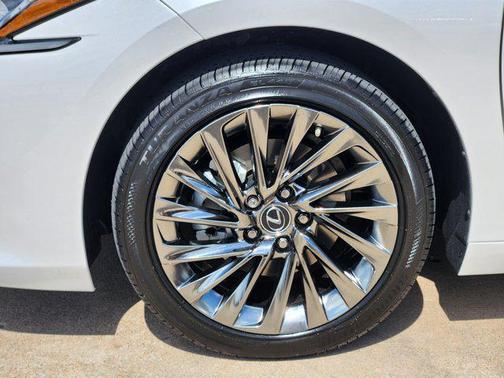 2025 Lexus ES 300h Luxury