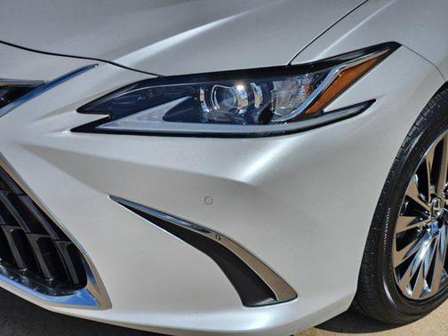2025 Lexus ES 300h Luxury