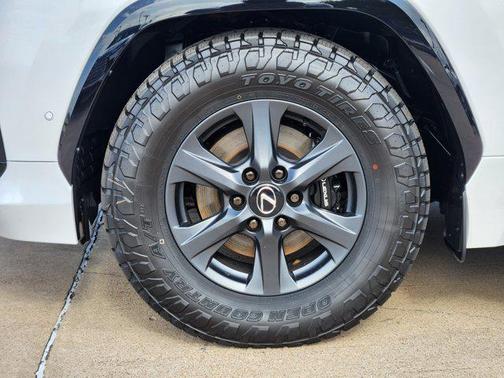 2025 Lexus LX 700h Overtrail