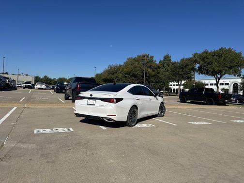 2024 Lexus ES 350 Ultra Luxury