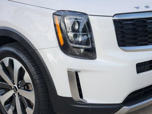 White Pearl 2022 Kia Telluride EX