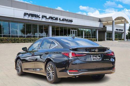 2025 Lexus ES 300h Base