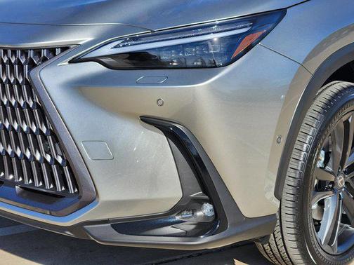 2026 Lexus NX 450h+ Luxury