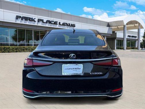 2020 Lexus ES 300h Premium