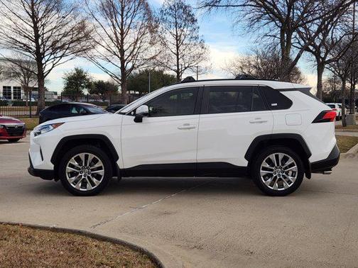 2020 Toyota RAV4 XLE Premium