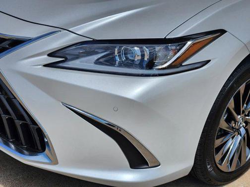 2025 Lexus ES 300h Luxury