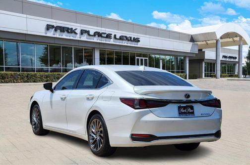 2025 Lexus ES 300h Luxury