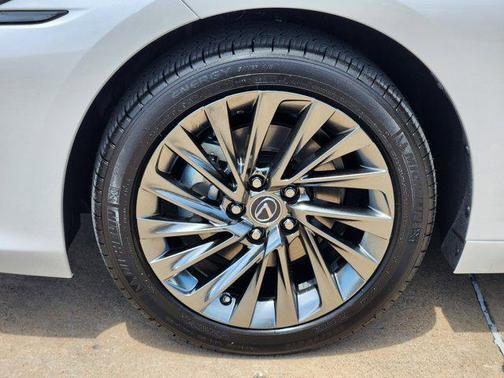 2025 Lexus ES 300h Luxury