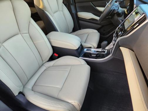 Crystal White Pearl 2020 Subaru Ascent Limited 7-Passenger