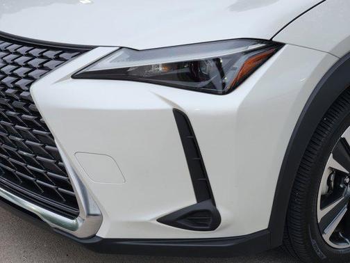 Eminent White Pearl 2025 Lexus UX 300h Base
