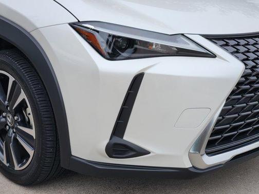 Eminent White Pearl 2025 Lexus UX 300h Base