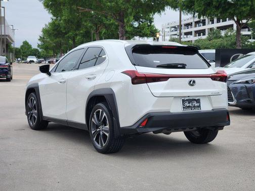 Eminent White Pearl 2025 Lexus UX 300h Base