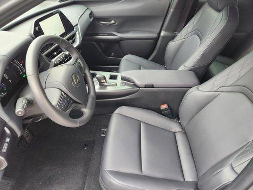 Eminent White Pearl 2025 Lexus UX 300h Base