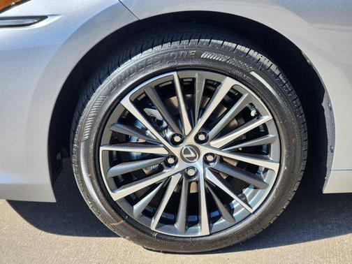 2025 Lexus ES 300h Base