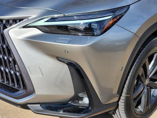 2026 Lexus NX 450h+ Luxury