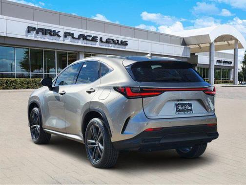 2026 Lexus NX 450h+ Luxury