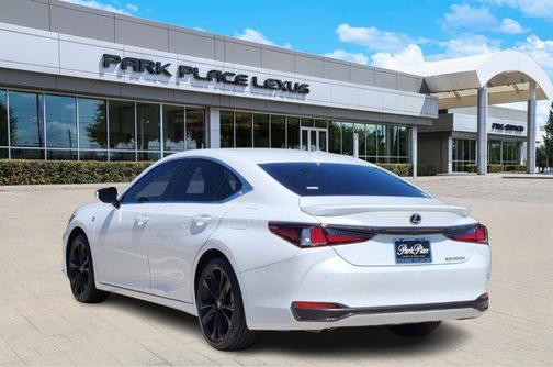 2024 Lexus ES 300h F SPORT Handling