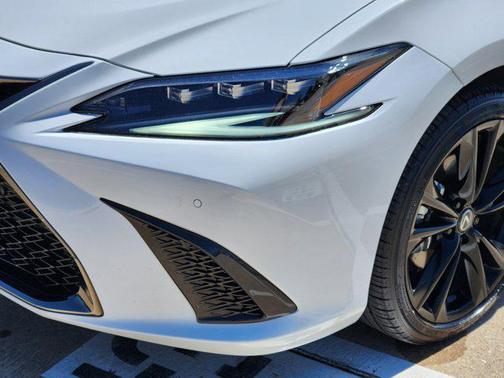 2024 Lexus ES 300h F SPORT Handling