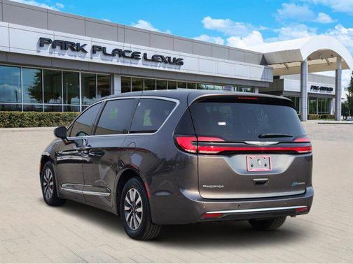 2022 Chrysler Pacifica Hybrid Limited