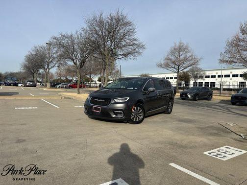 2022 Chrysler Pacifica Hybrid Limited