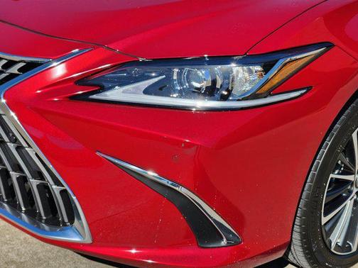 2025 Lexus ES 300h Base