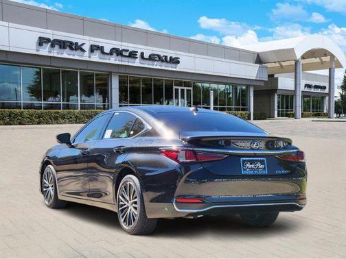 2025 Lexus ES 300h Base