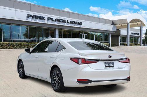 2025 Lexus ES 300h Base