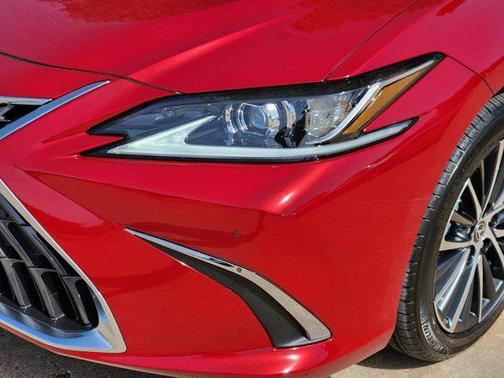 2025 Lexus ES 300h Base