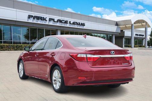2015 Lexus ES 300h Base