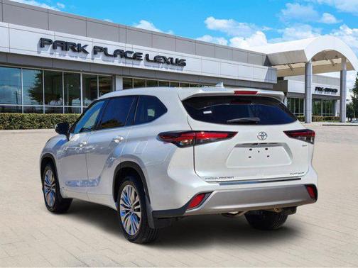 2025 Toyota Highlander Hybrid Platinum