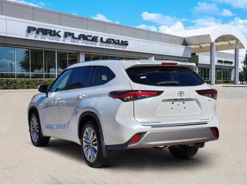 2025 Toyota Highlander Hybrid Platinum