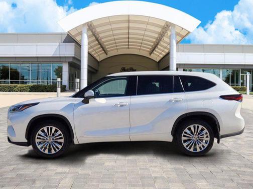 2025 Toyota Highlander Hybrid Platinum