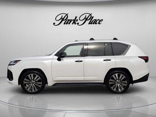 2025 Lexus LX 700h Luxury