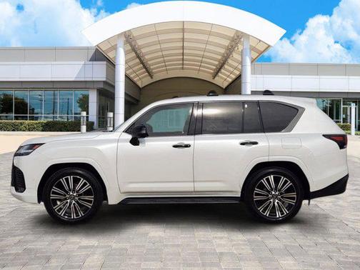 2025 Lexus LX 700h Luxury