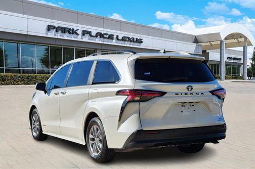 2021 Toyota Sienna XLE