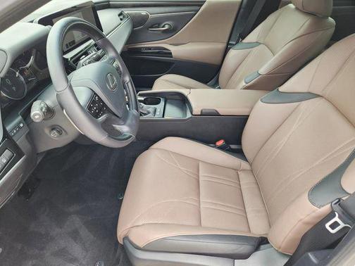 Eminent White Pearl 2025 Lexus ES 300h Ultra Luxury