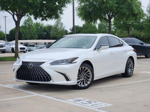 White Pearl 2025 Lexus ES 300h Ultra Luxury