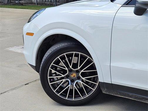 2022 Porsche Cayenne Cayenne