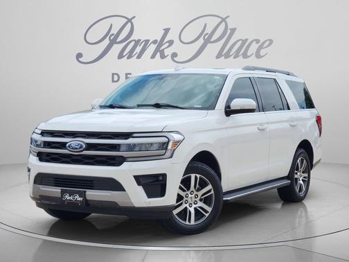 White Metallic 2023 Ford Expedition XLT