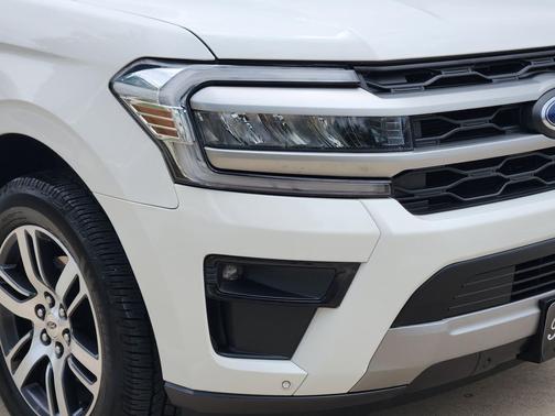 White Metallic 2023 Ford Expedition XLT