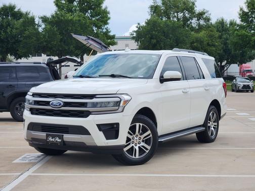 White Metallic 2023 Ford Expedition XLT