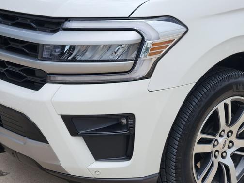 White Metallic 2023 Ford Expedition XLT
